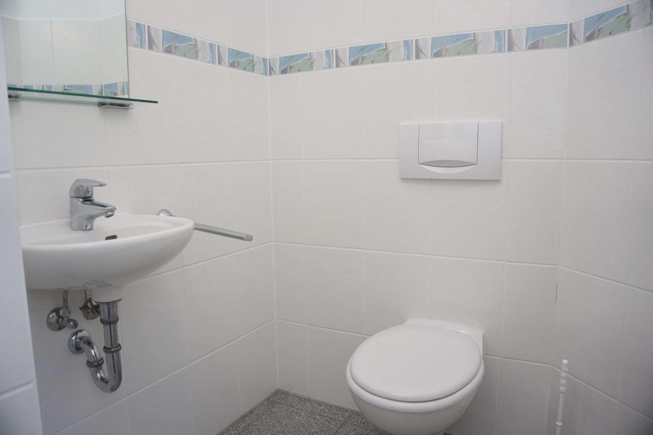 Balkon Mit Traumhaften Meerblick, Gratis Nutzung Vom Ahoi Erlebnisbad Und Sauna In Sellin Duenenhaus Fewo05 Goehren  Luaran gambar